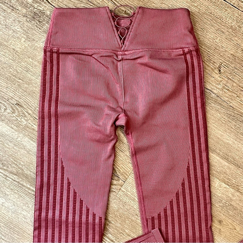 Fabletics 2 Piece Bundle Seamless Leggings & Bra Dark Rouge Size Small - Picture 7 of 13